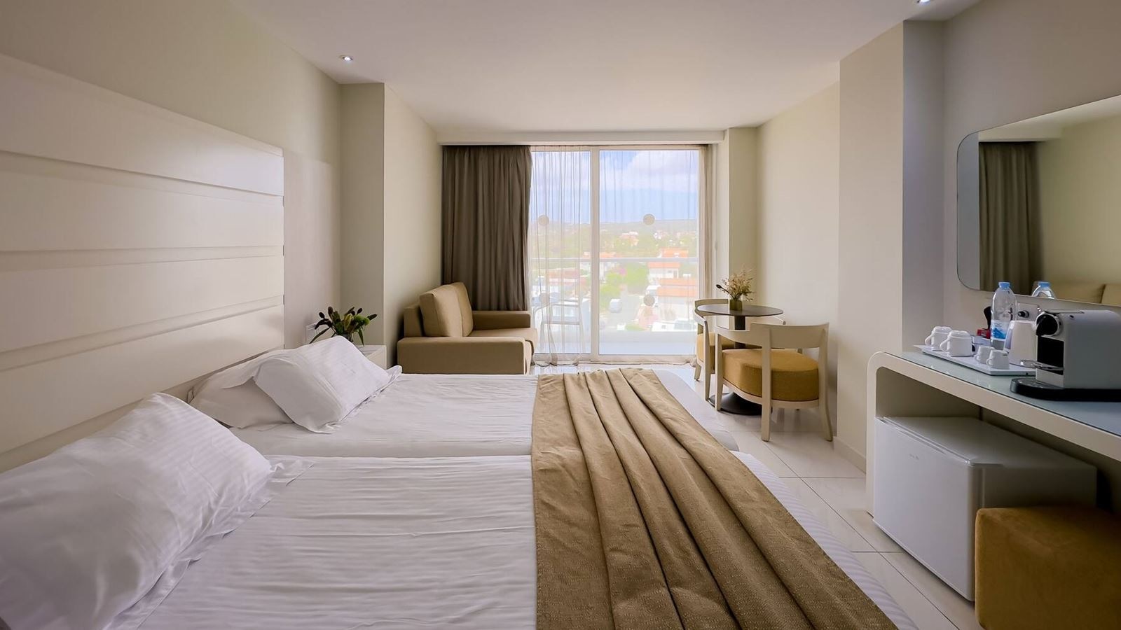 rooms-premium-room-balcony