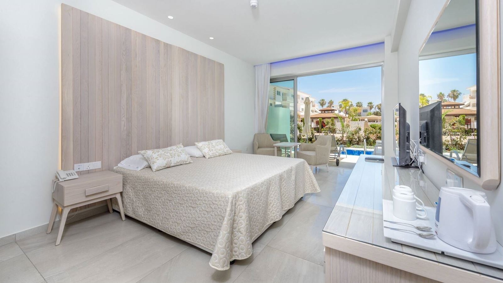 rooms-room-seaview-swimuppoolterrace