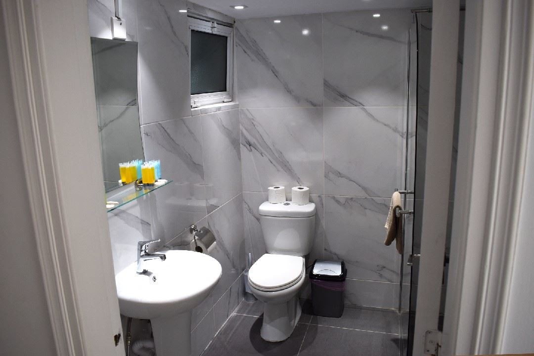 rooms-2-bedroom-apartment-seaview