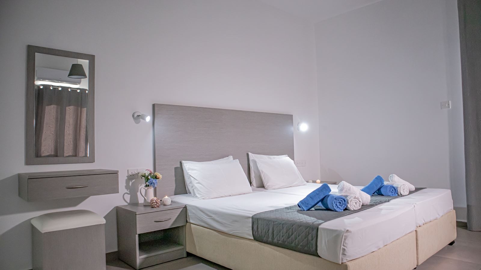 rooms-superior-studio-balcony-or-terrace