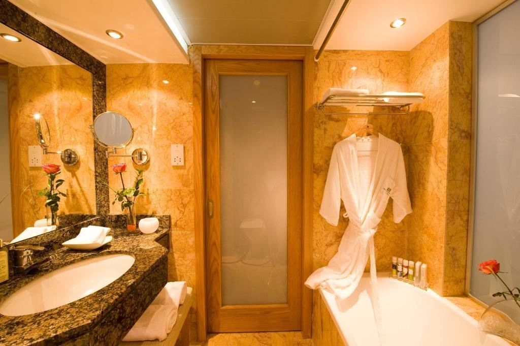 rooms-twin-land-view