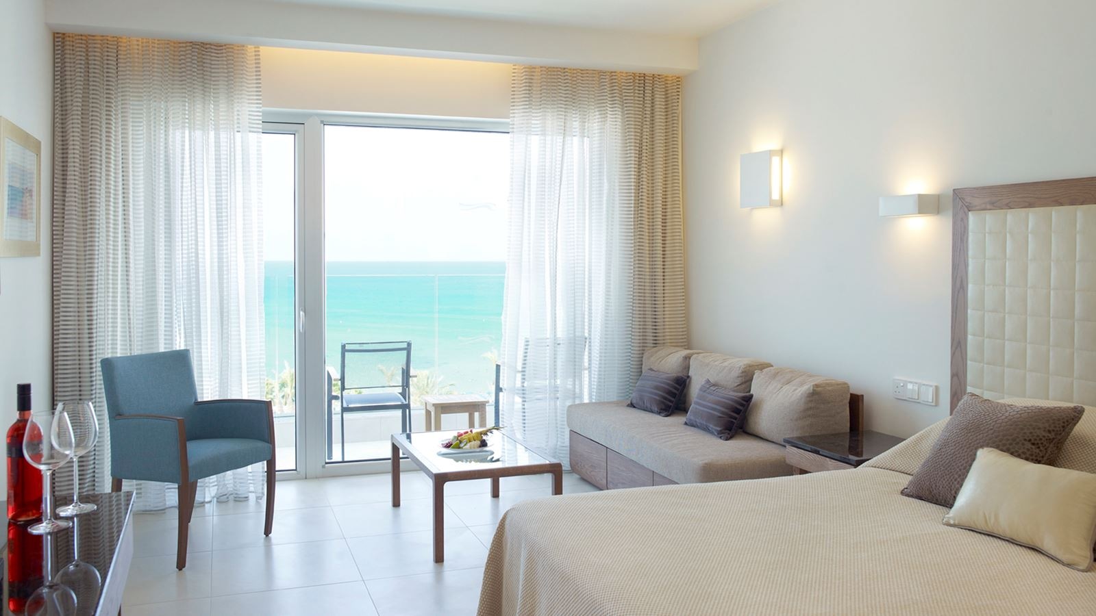 rooms-deluxe-room-seaview