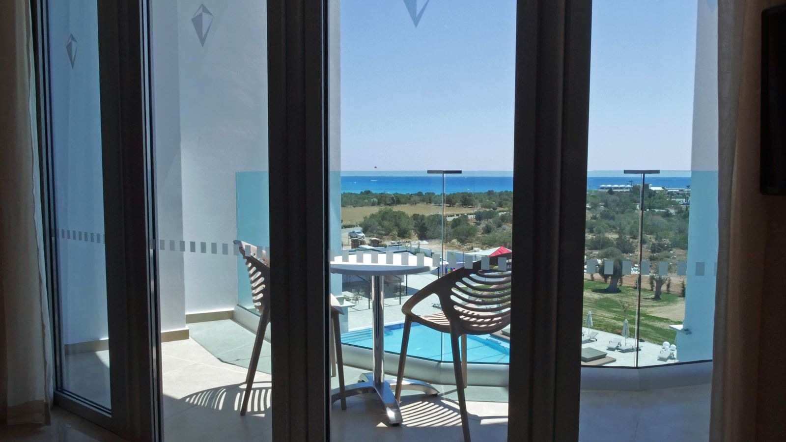 rooms-singleuse-superior-room-seaview-balcony