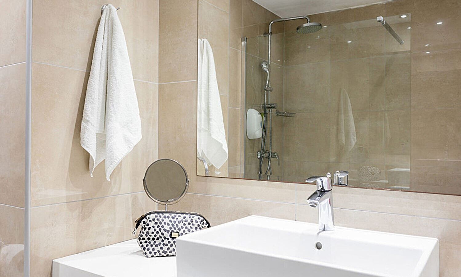 rooms-superior-room-seaview-balcony