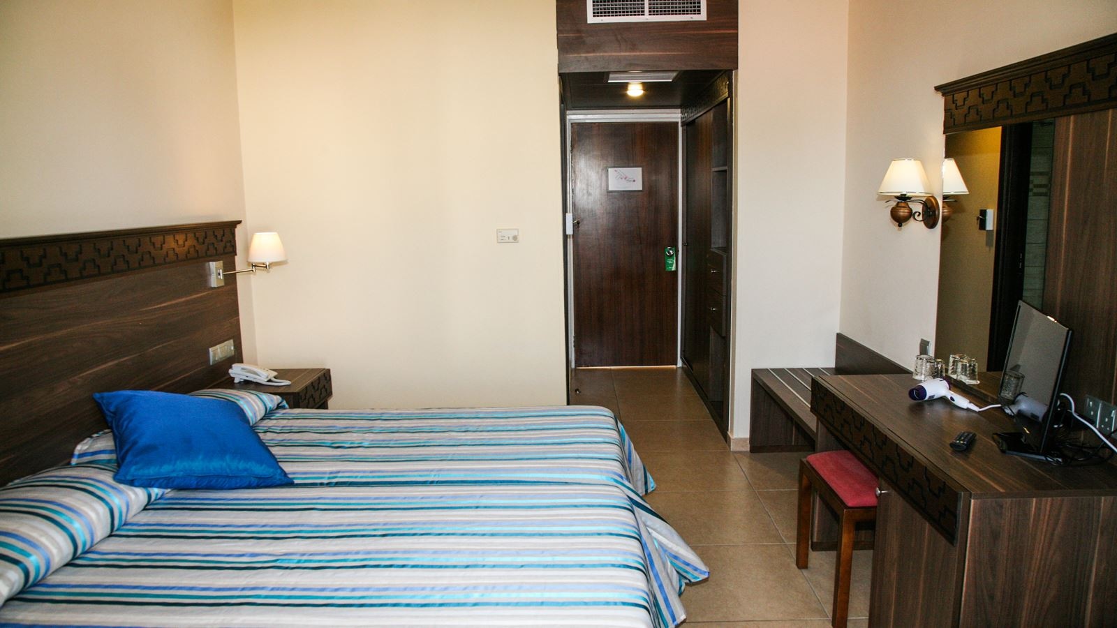 rooms-twin-standard-room