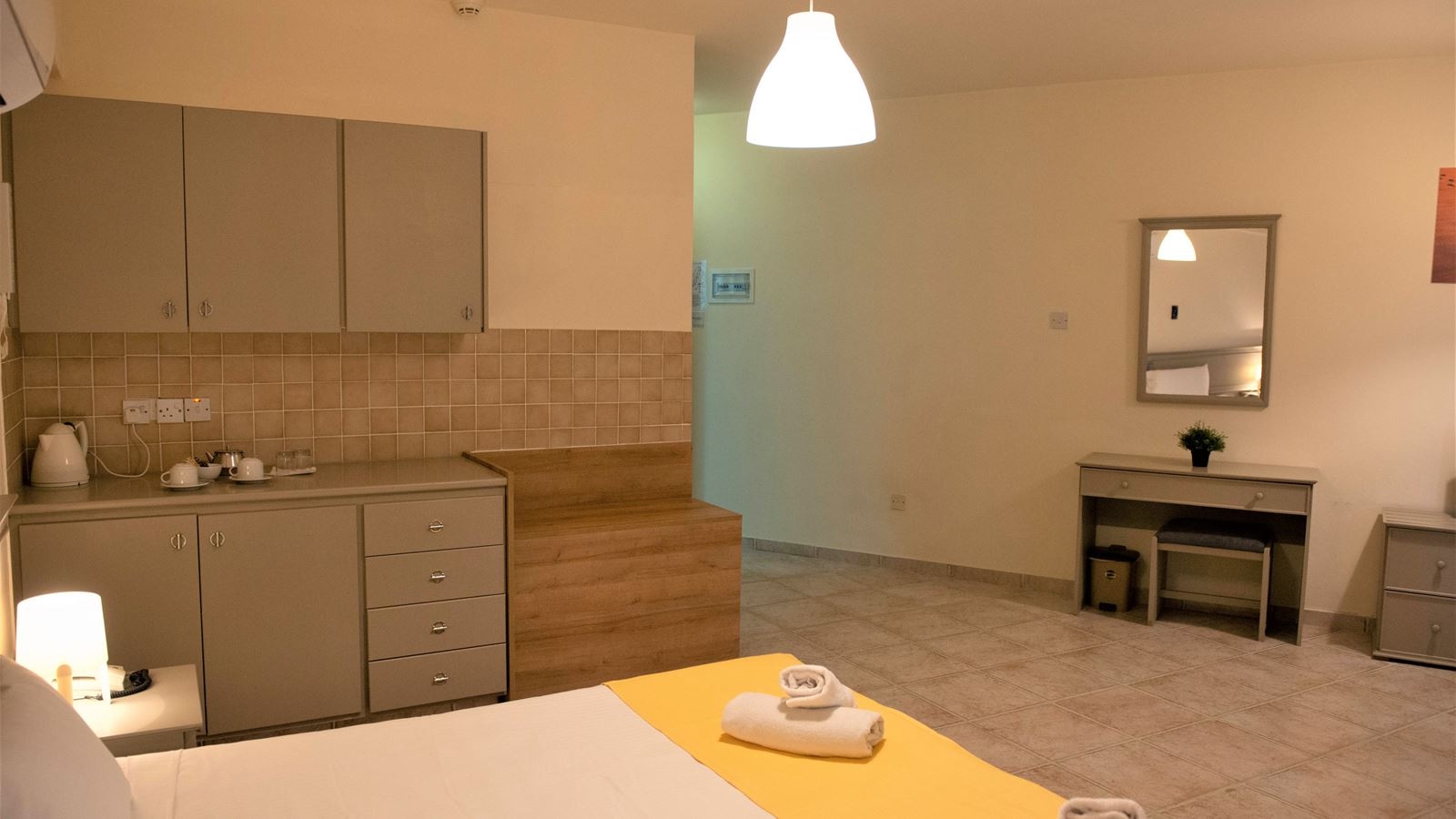 rooms-standard-studio-balcony