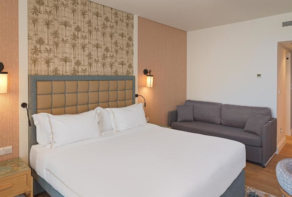 rooms-deluxe-family-room-sea-view