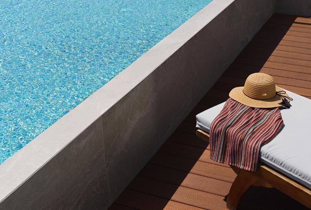 rooms-junior-suite-swimup