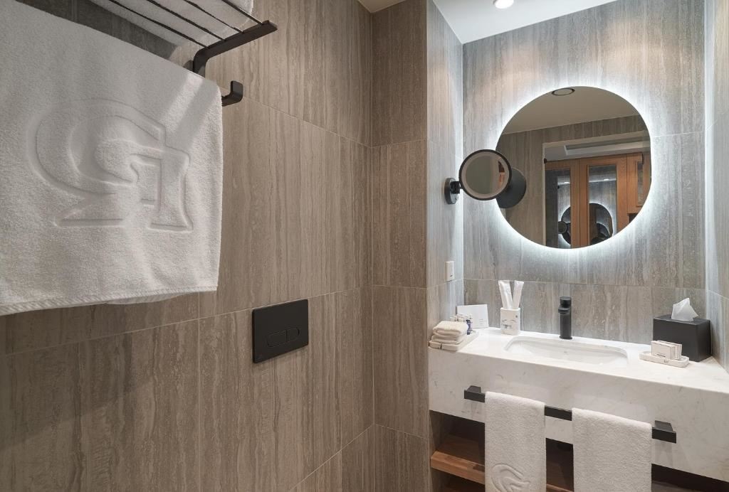 rooms-deluxe-room-single-use