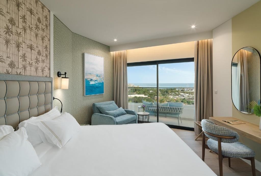 rooms-1-bedroom-signature-suite-sea-view