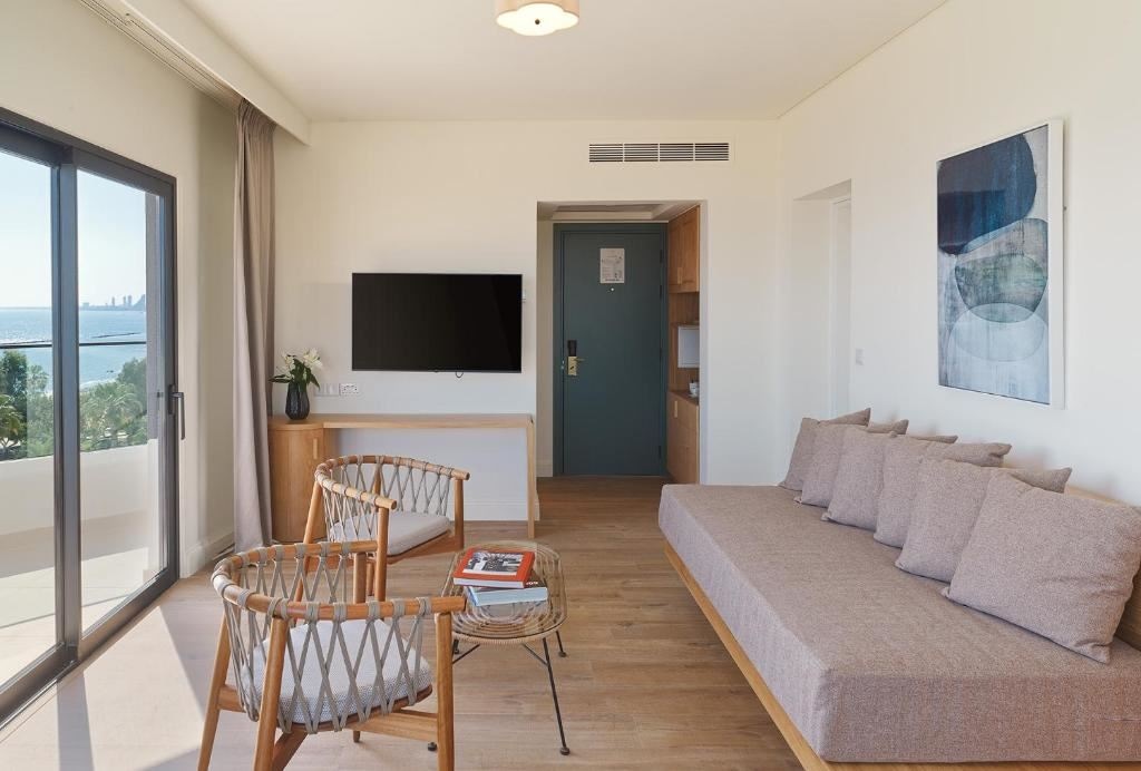 rooms-1-bedroom-signature-suite-sea-view