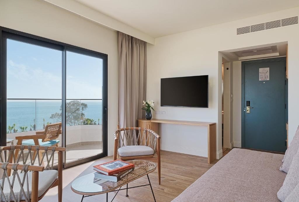 rooms-1-bedroom-signature-suite-sea-view
