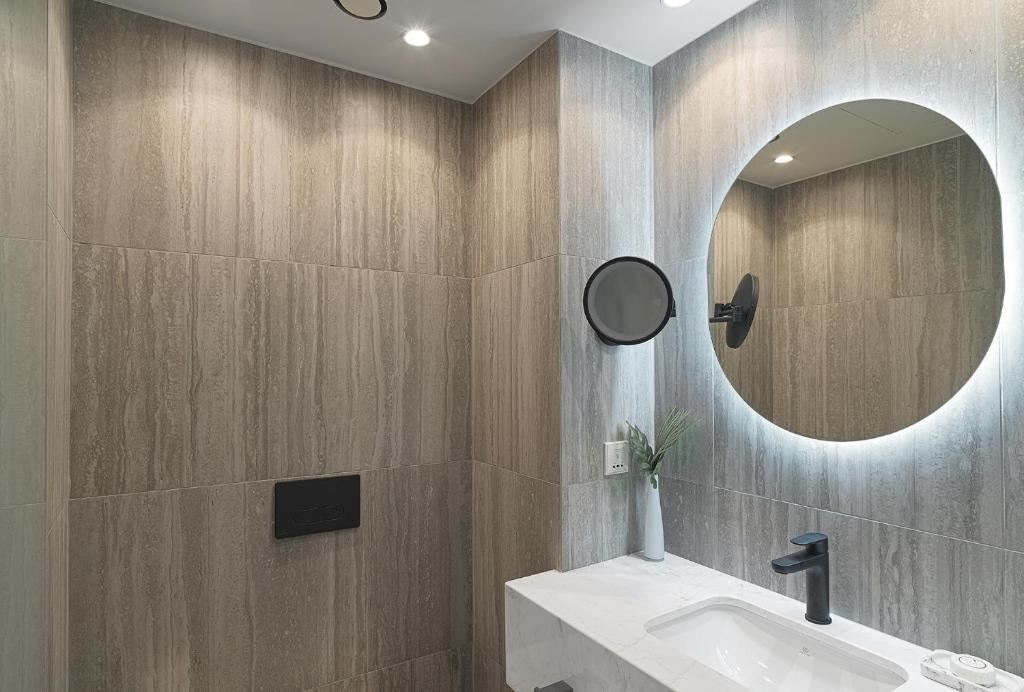 rooms-1-bedroom-signature-suite-sea-view