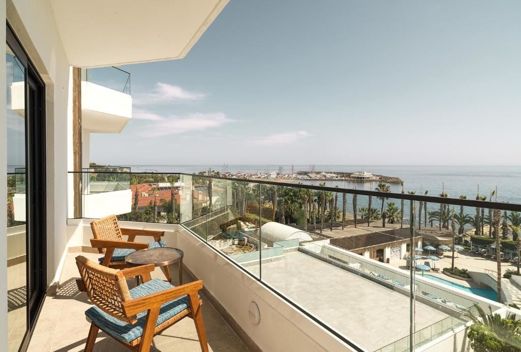 rooms-1-bedroom-signature-suite-sea-view