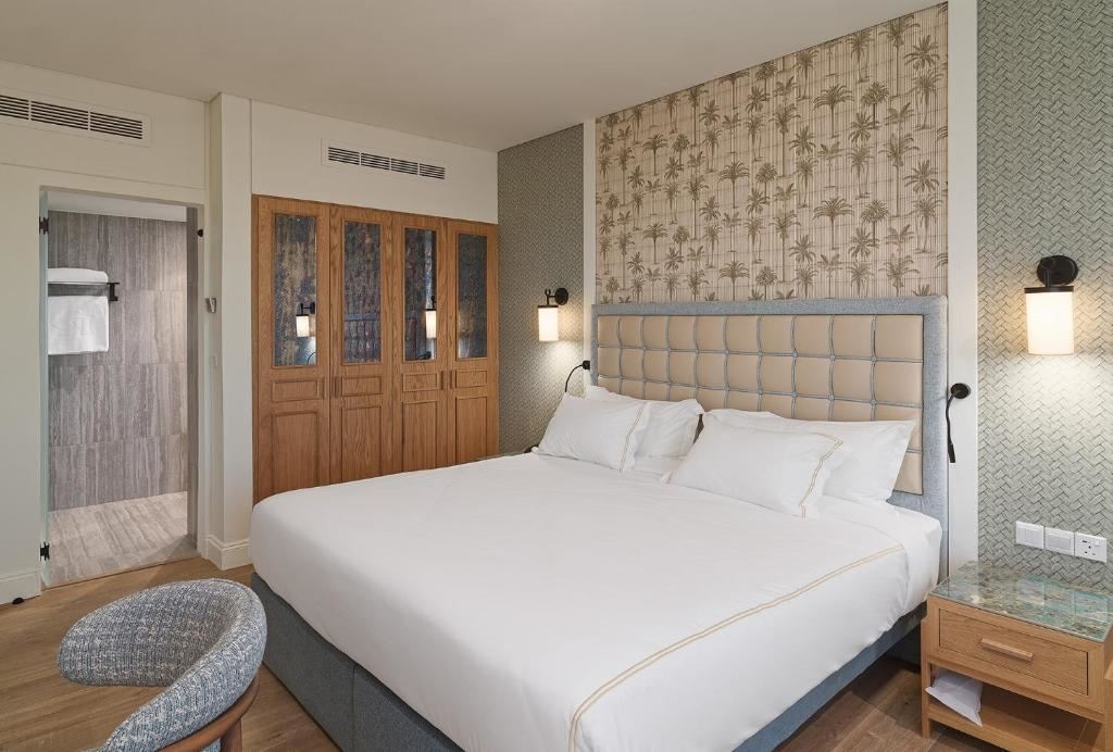 rooms-1-bedroom-signature-suite-sea-view--jacuzzi