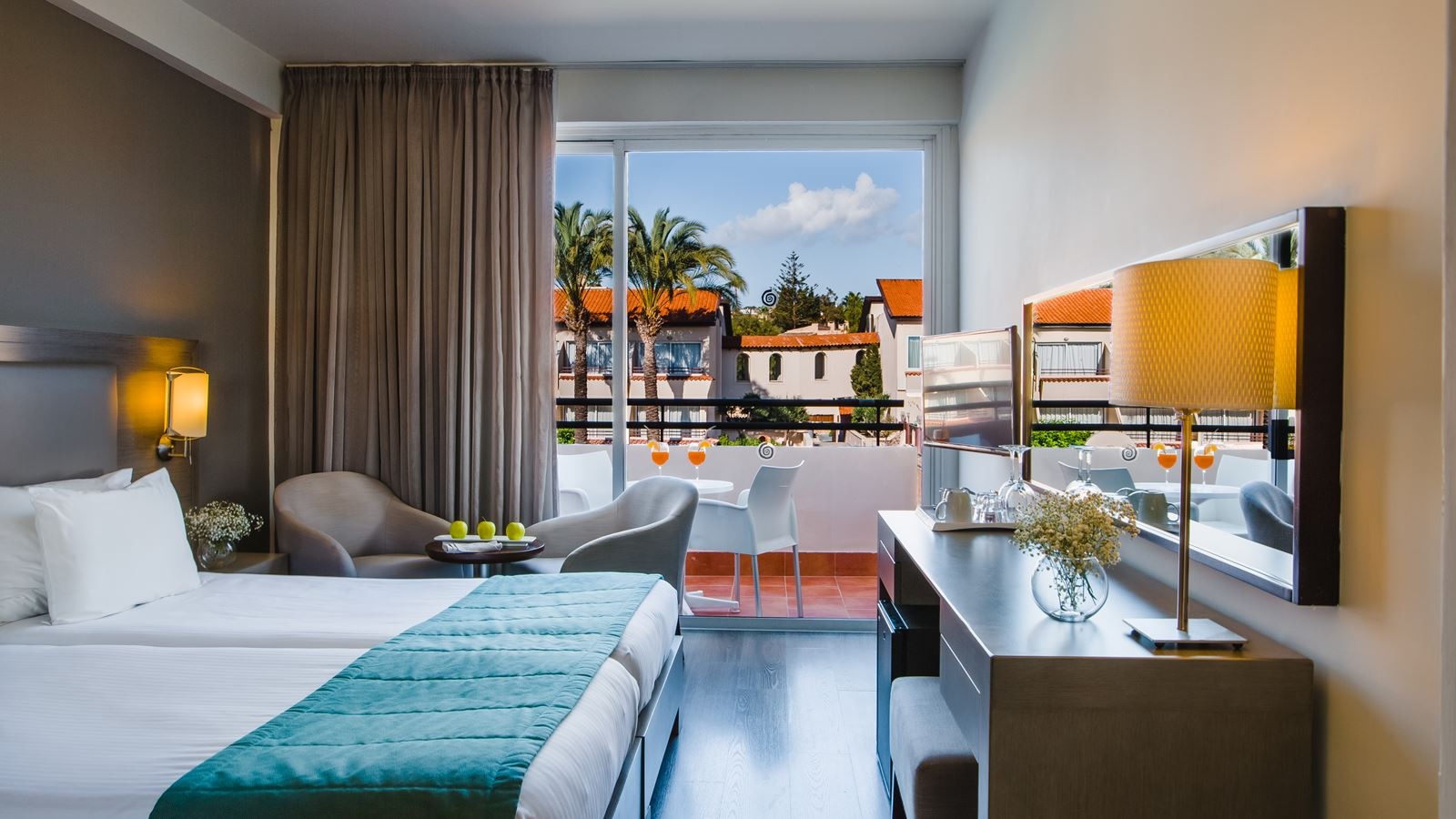 rooms-superior-room-pool-view