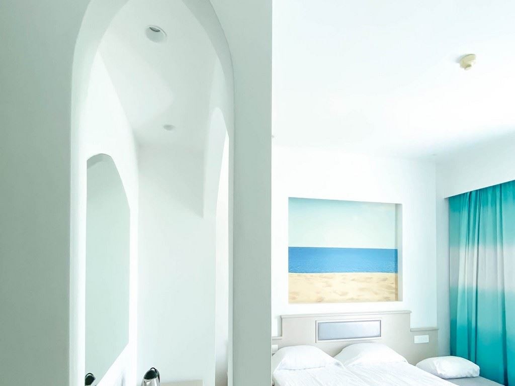 rooms-twin-pool-view