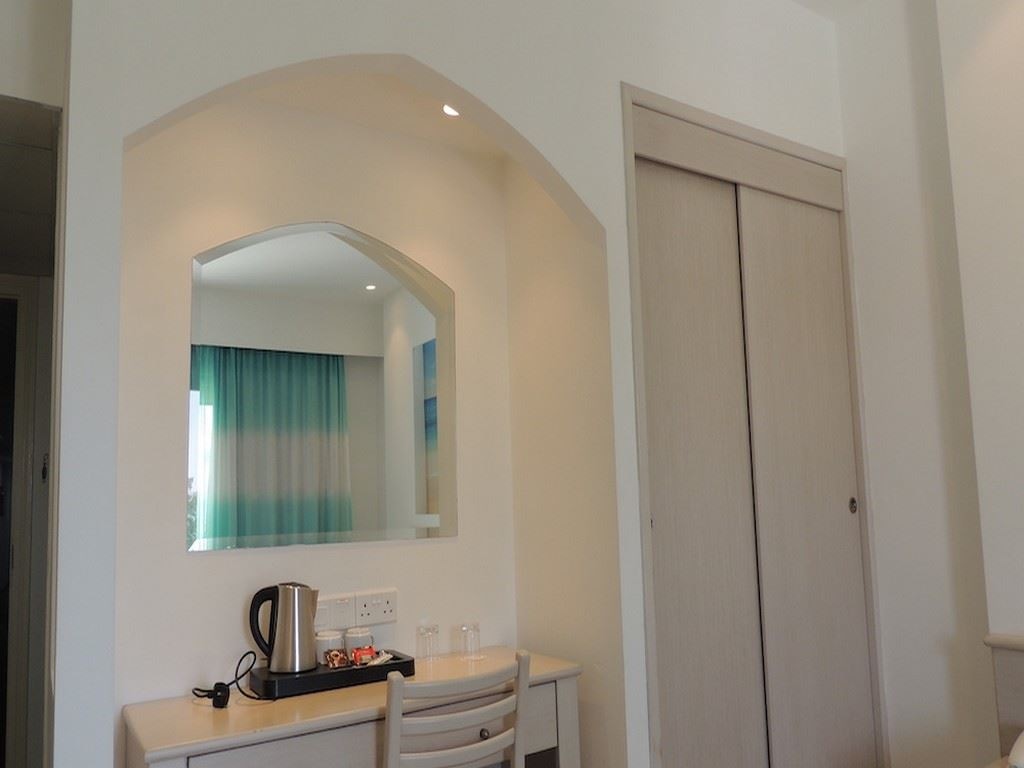 rooms-twin-pool-view