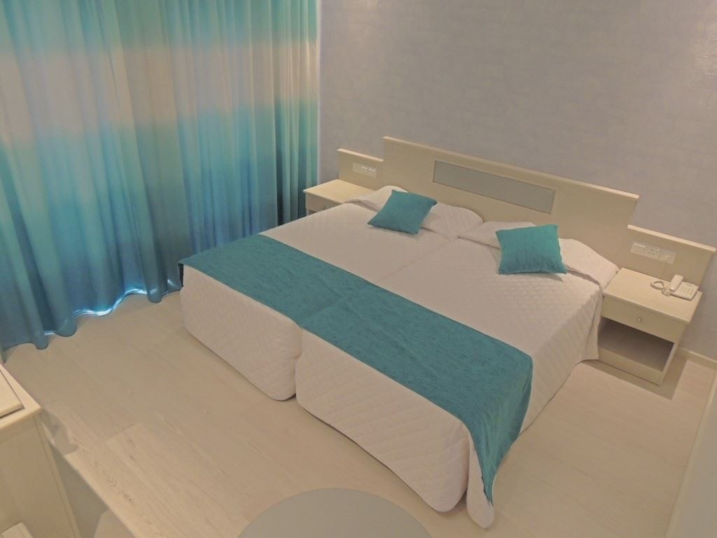 rooms-superior-pool-view-with-large-terrace