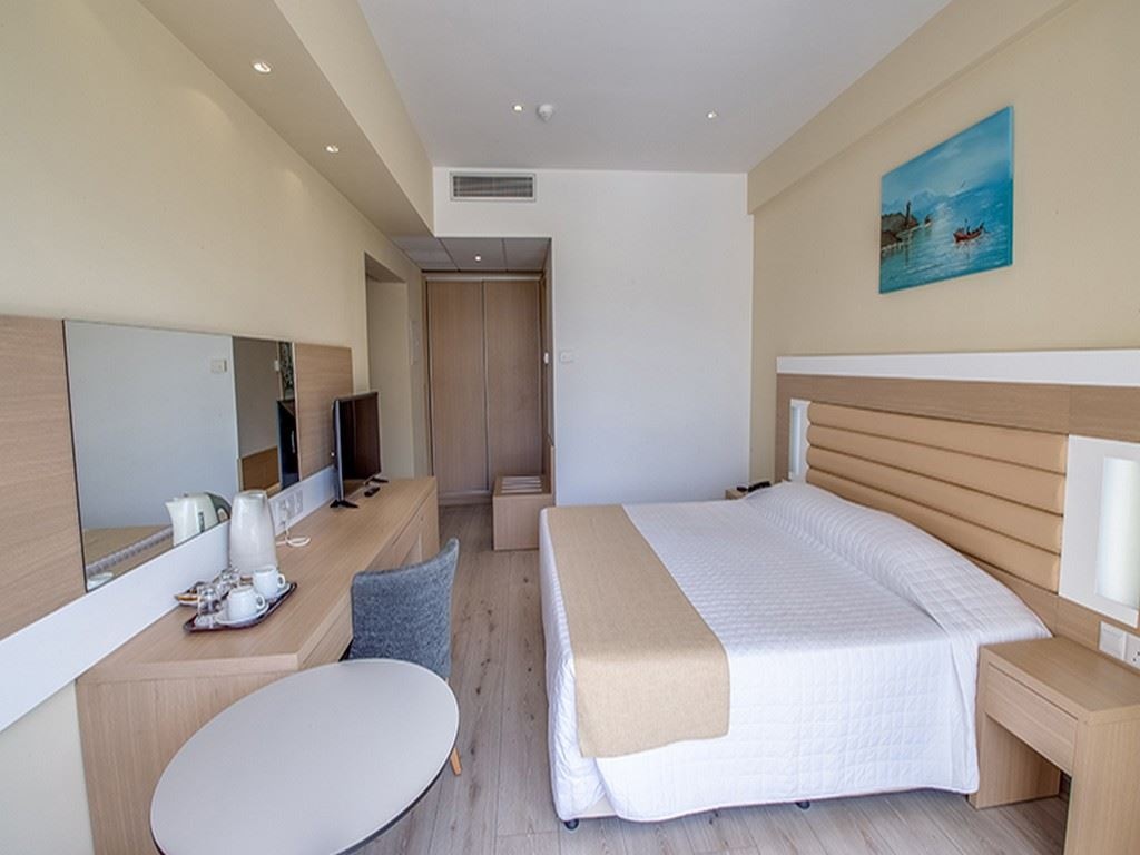 rooms-superior-pool-view-with-large-terrace