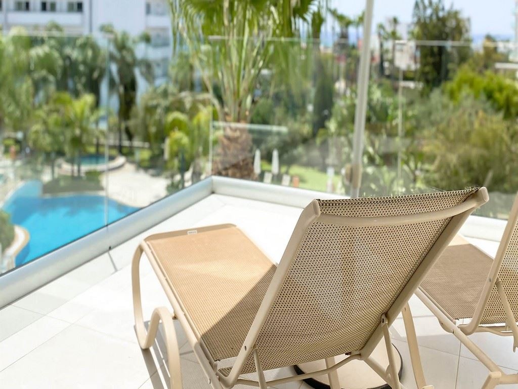rooms-superior-pool-view-with-large-terrace