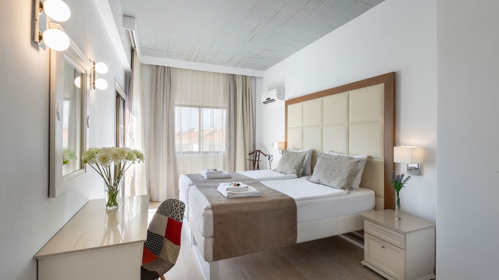 rooms-1-bedroom-suite-balcony-or-terrace