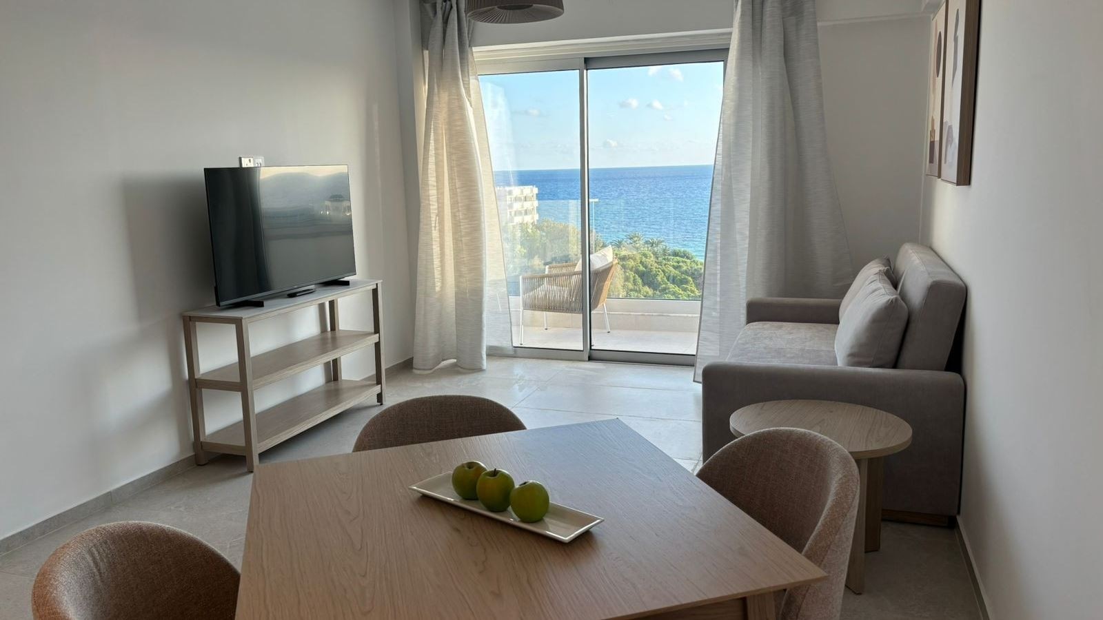 rooms-family-suite-sea-view-balcony