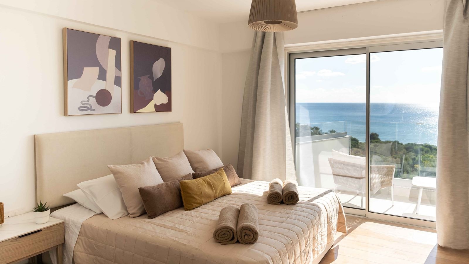 rooms-family-suite-sea-view-balcony