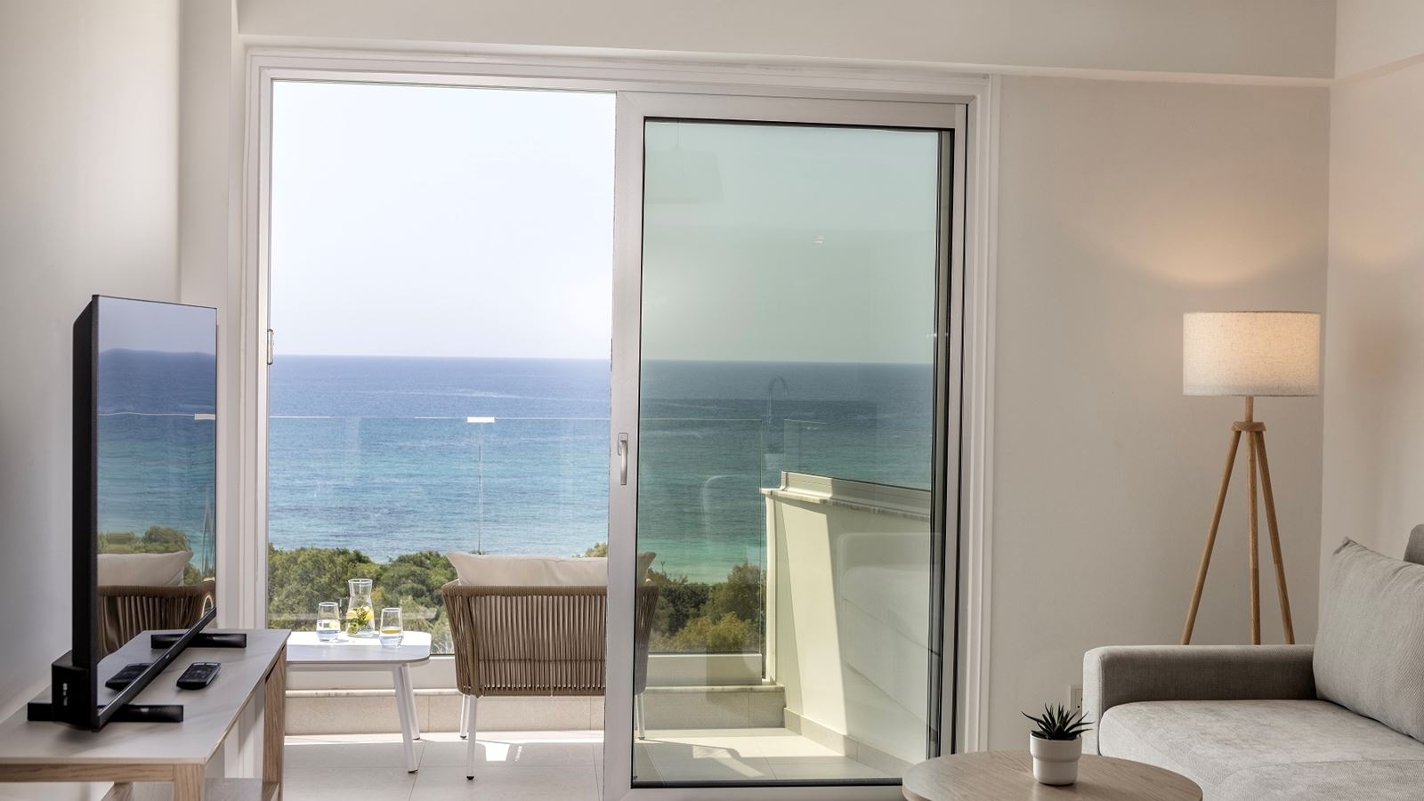 rooms-suite-1-bedroom-sea-view