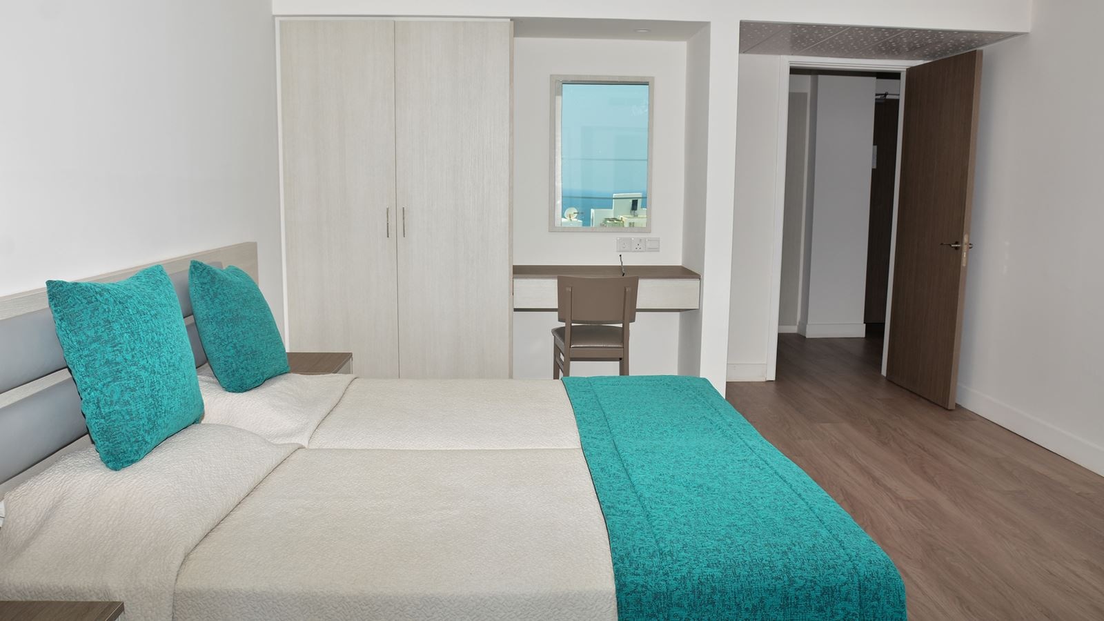 rooms-1-bedroom-standard-apartmentbalcony-or-terrace