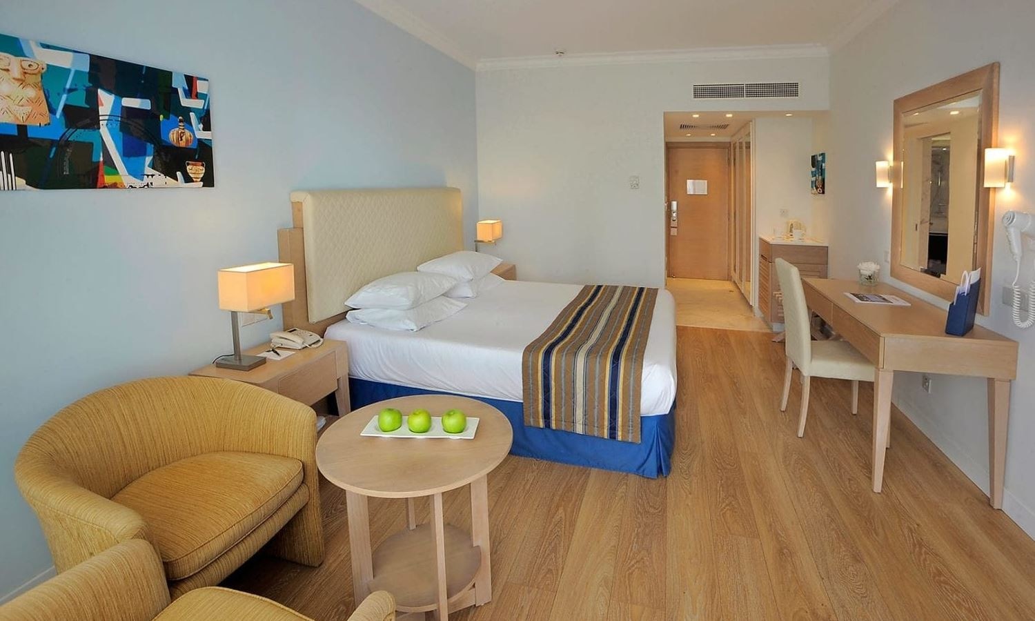 rooms-deluxe-room-balcony--promotion