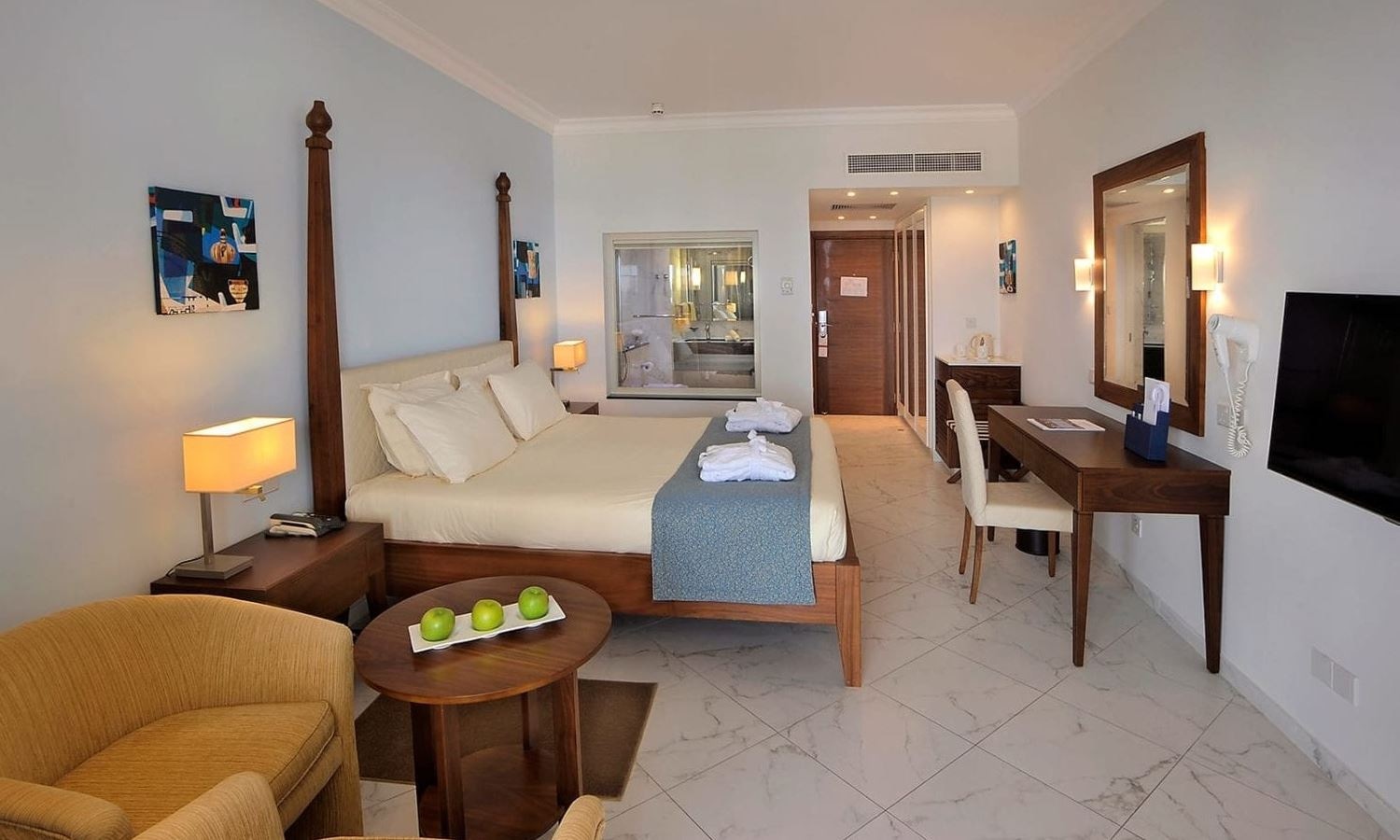 rooms-deluxe-room-lateralseaview-balcony