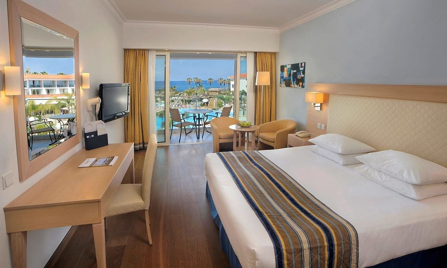 rooms-deluxe-room-poolsea-view-balcony