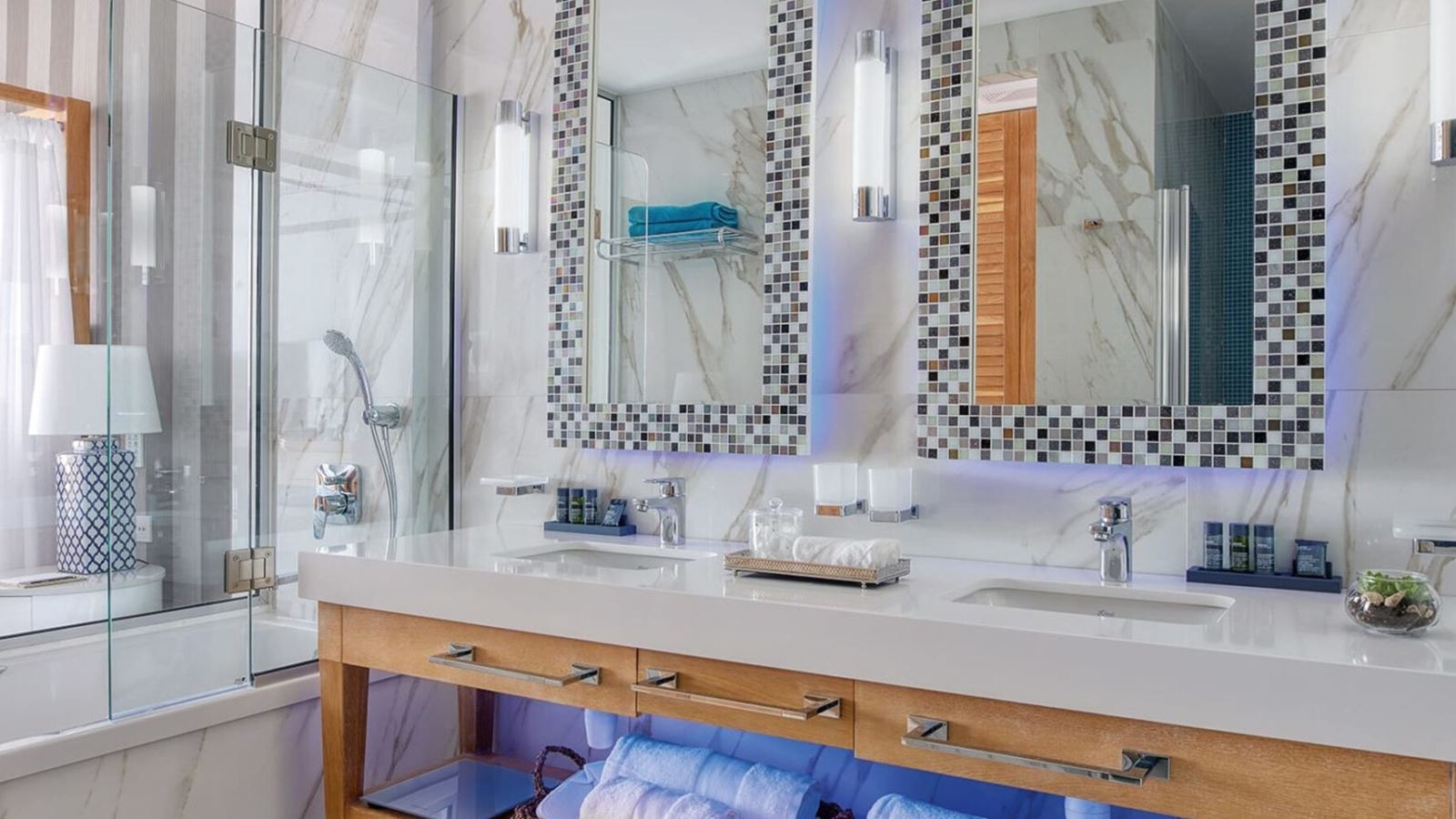 rooms-superior-cabana-private-garden-seaview