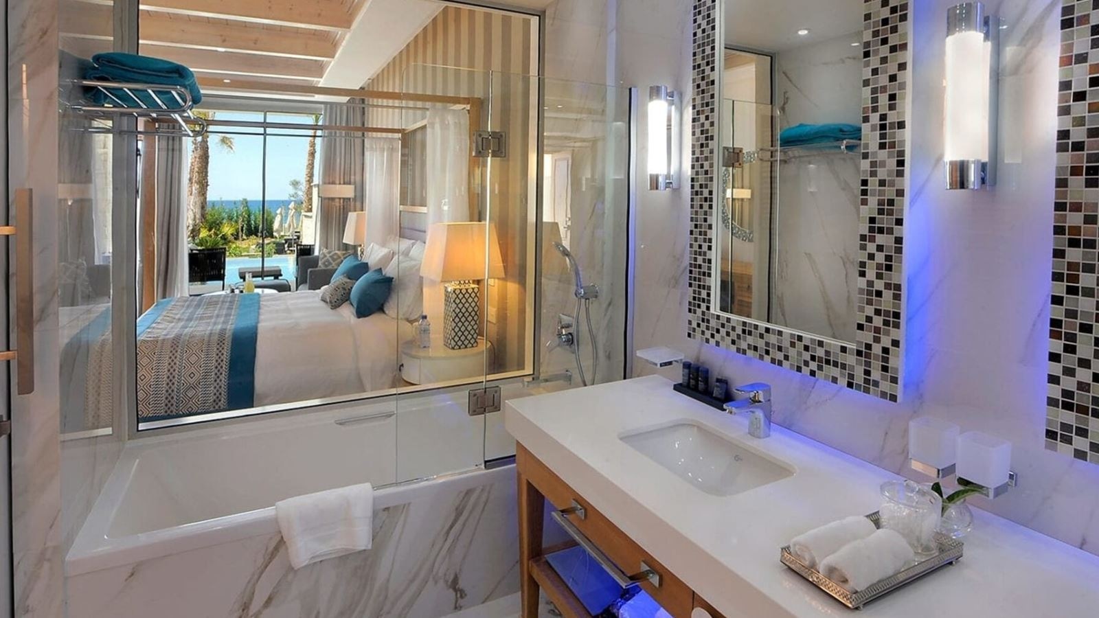 rooms-superior-cabana-private-pool-seaview