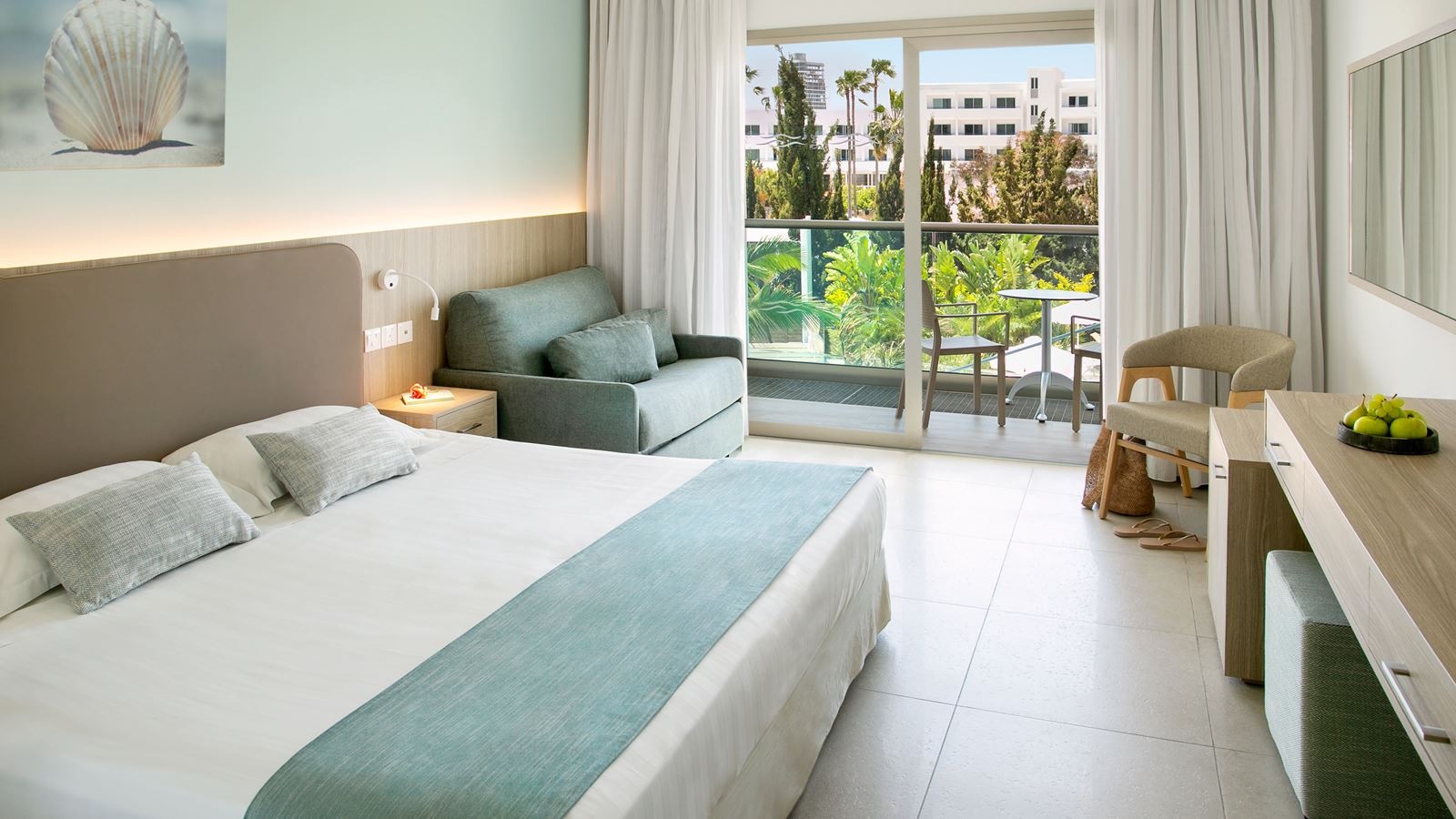 rooms-standard-room-poolview