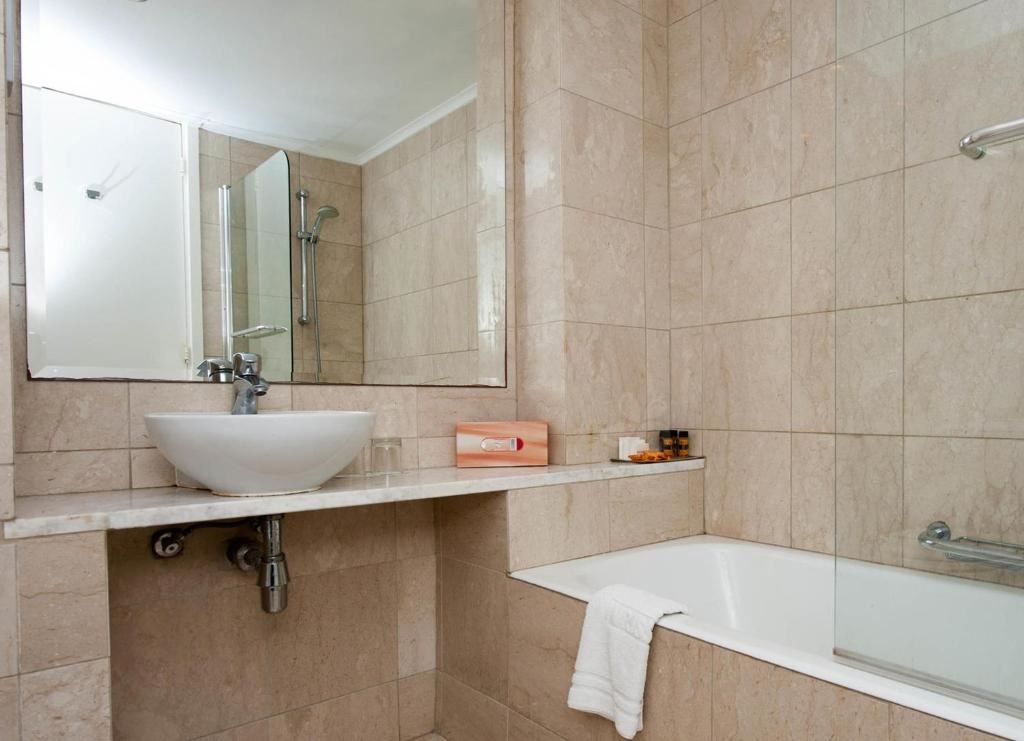 rooms-standard-room-lateralseaview-balcony-or-terrace