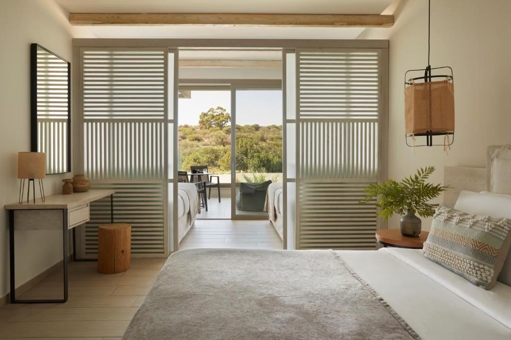 rooms-room-family-residence-sliding-doors