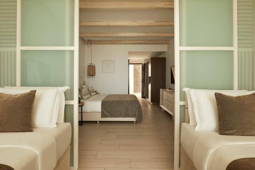 rooms-room-family-residence-sliding-doors