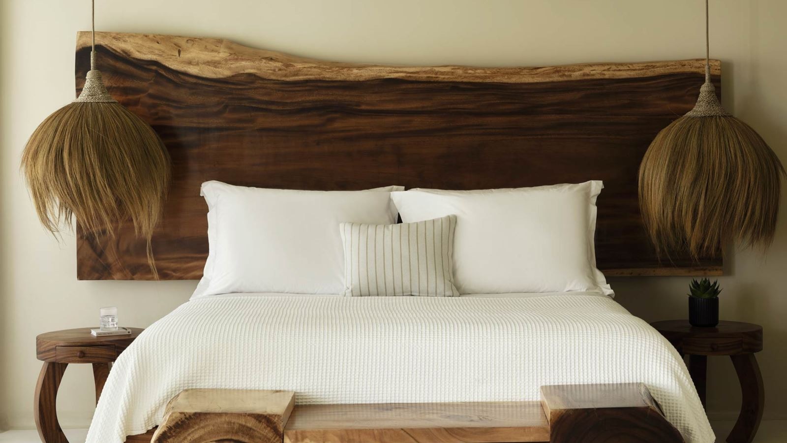 rooms-suite-junior-bungalow-building