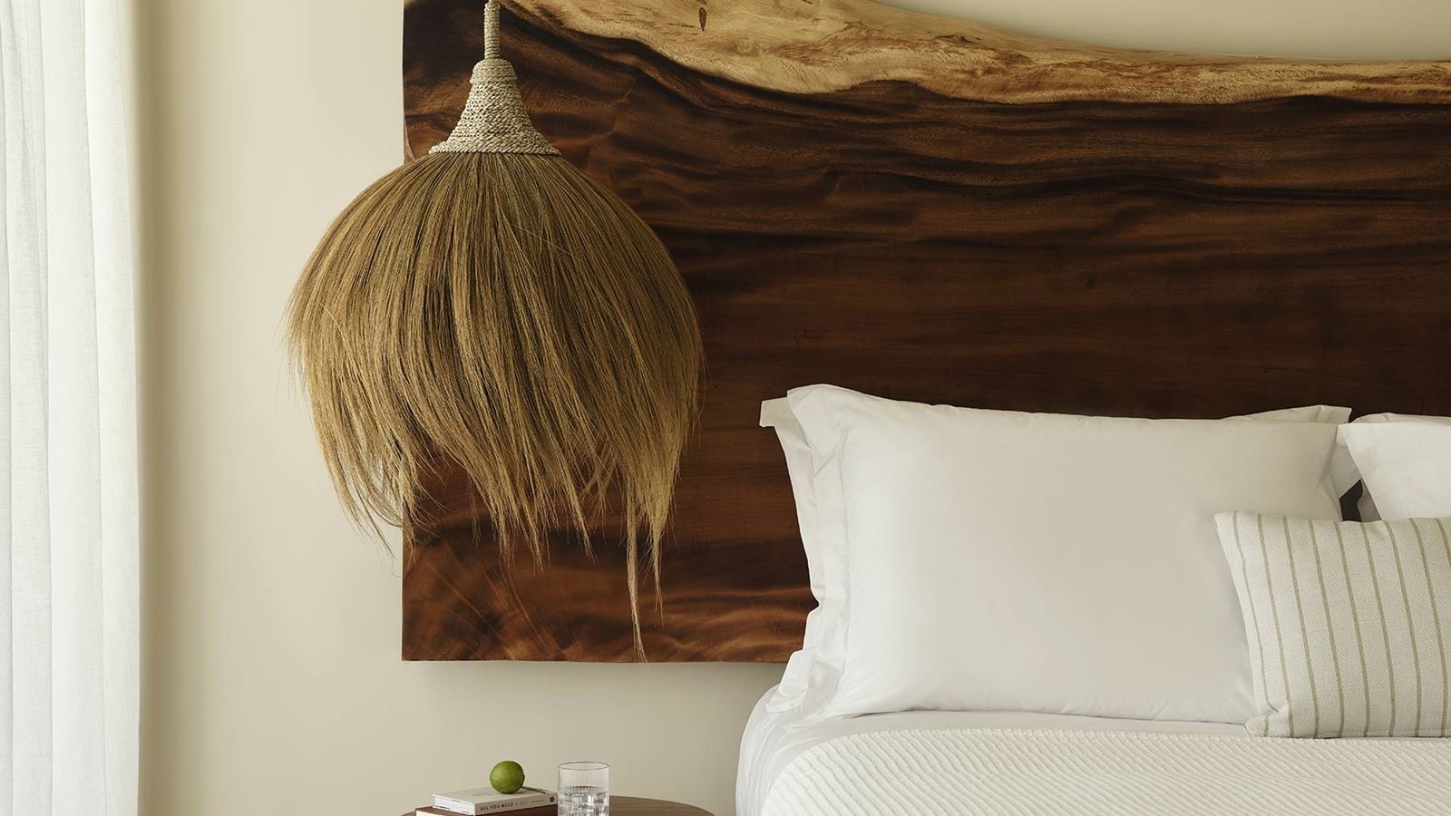 rooms-junior-suite-swim-up-bungalow