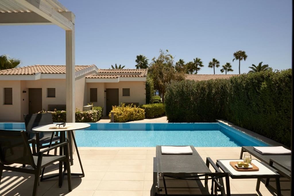 rooms-one-bedroom-suite-swim-up-bungalow