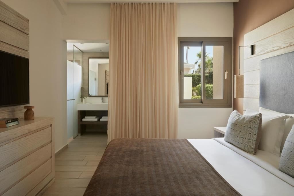 rooms-two-bedroom-suite-swim-up-bungalow