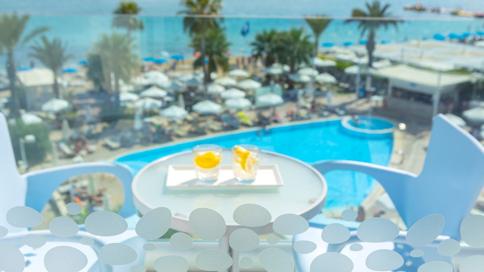 rooms-room-superior-seaview-balcony