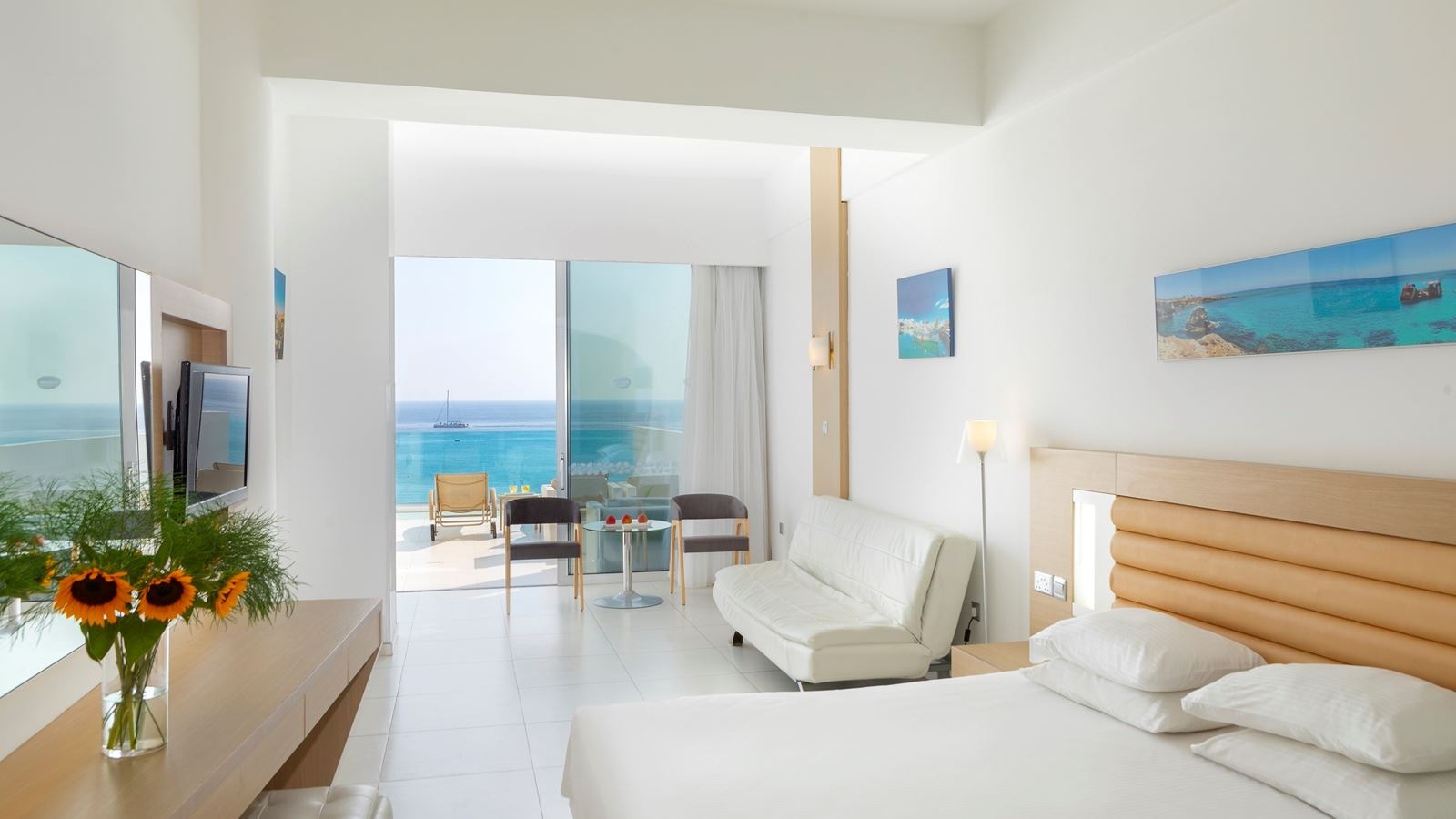 rooms-room-superior-seaview-balcony
