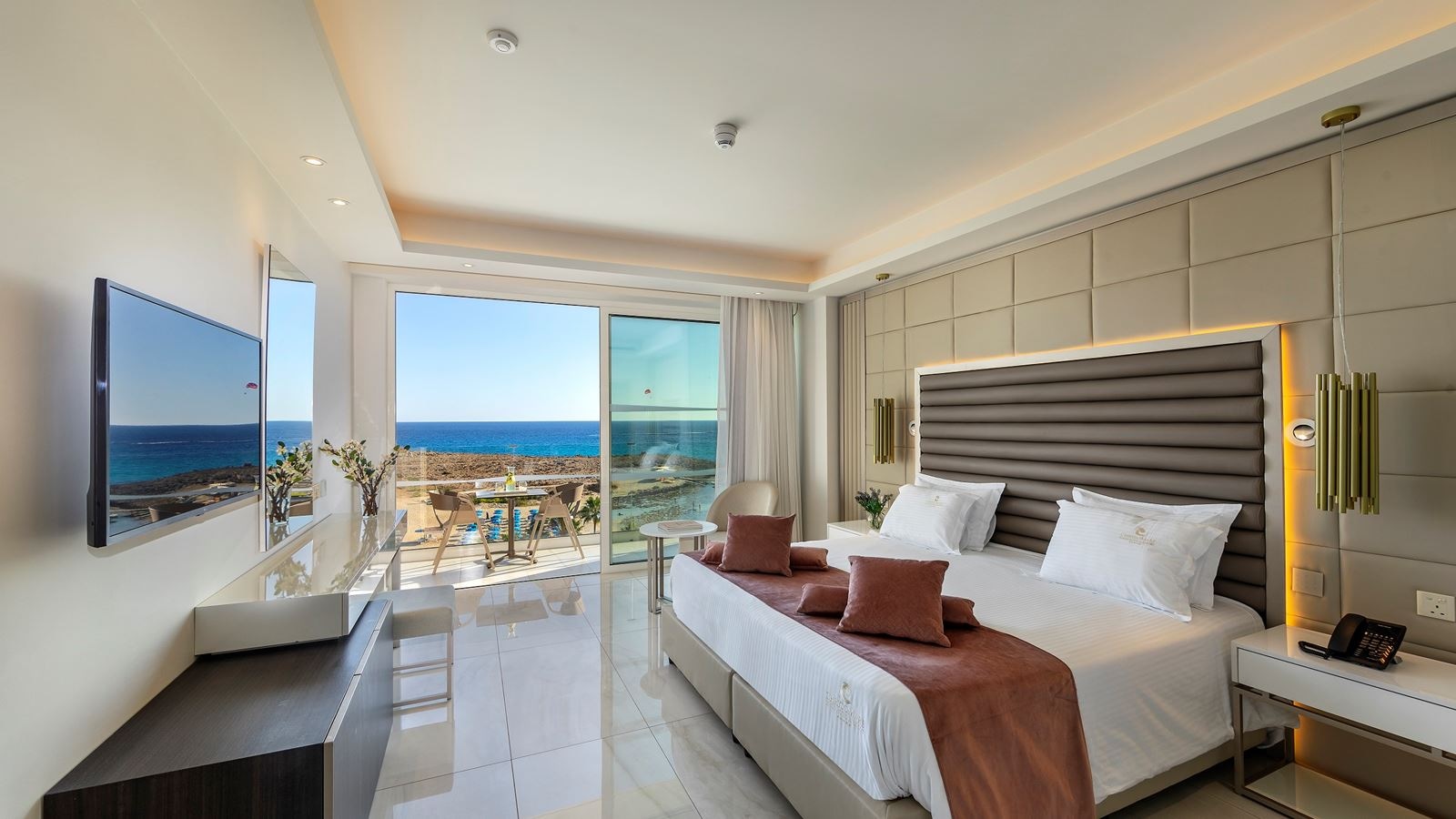 rooms-superior-room-seaview-balcony
