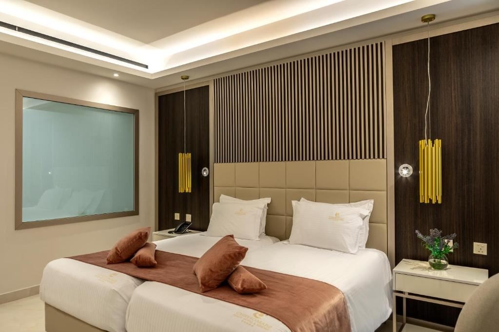 rooms-singleuse-superior-room-lateralseaview-balcony