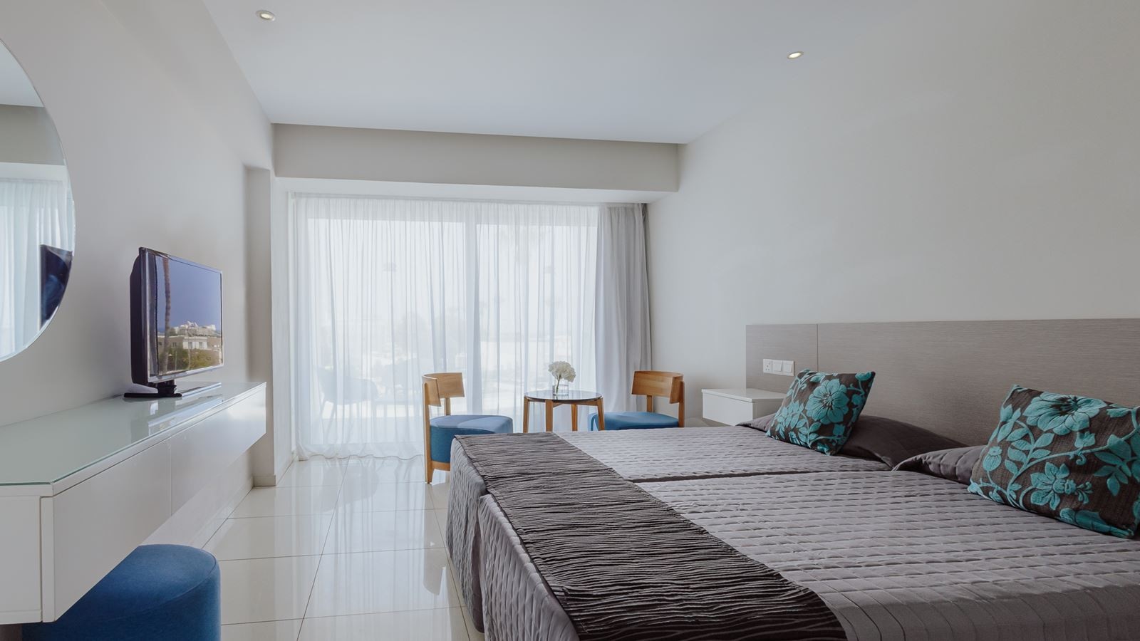 rooms-twin-pool-view