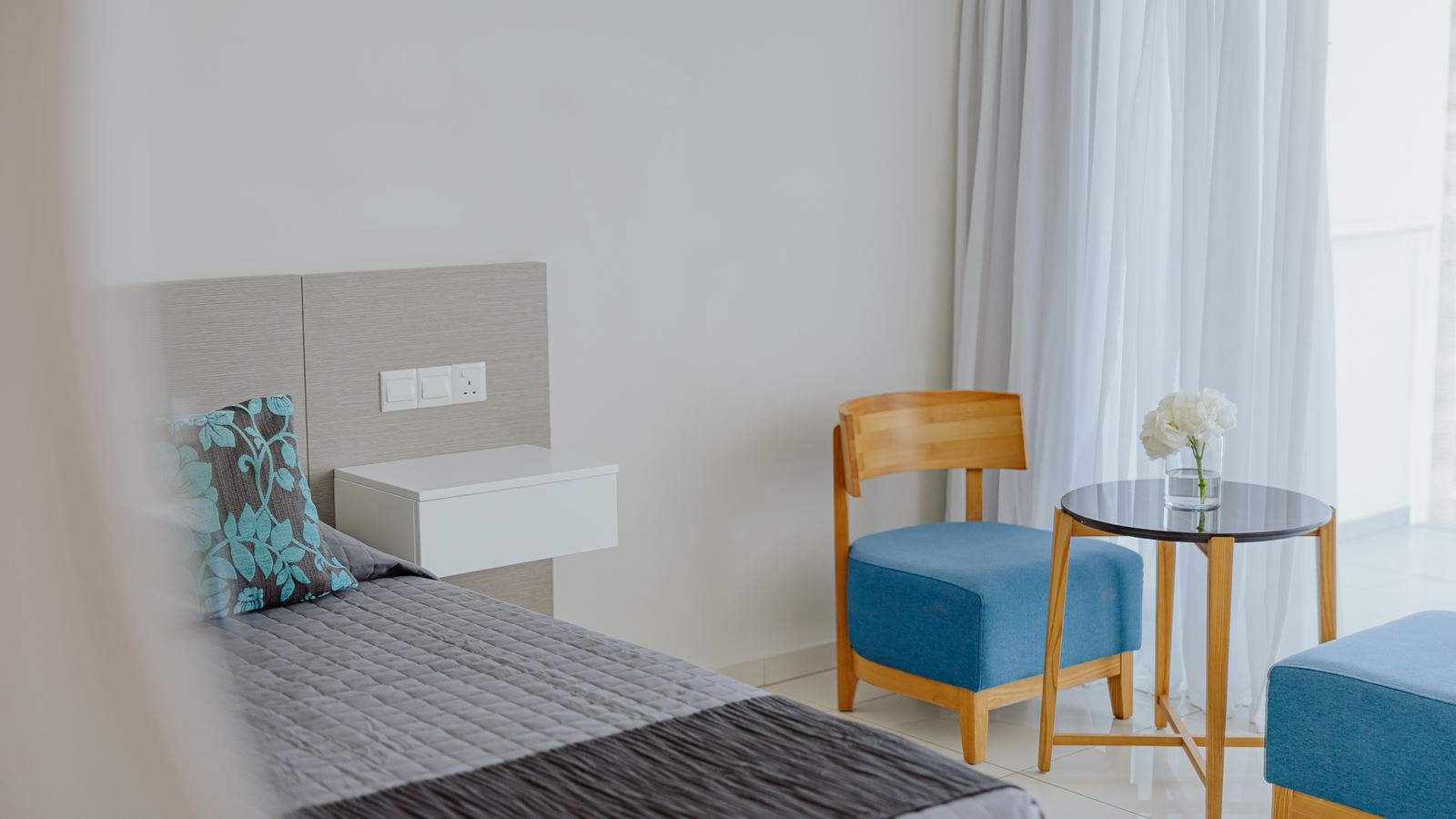 rooms-twin-pool-view