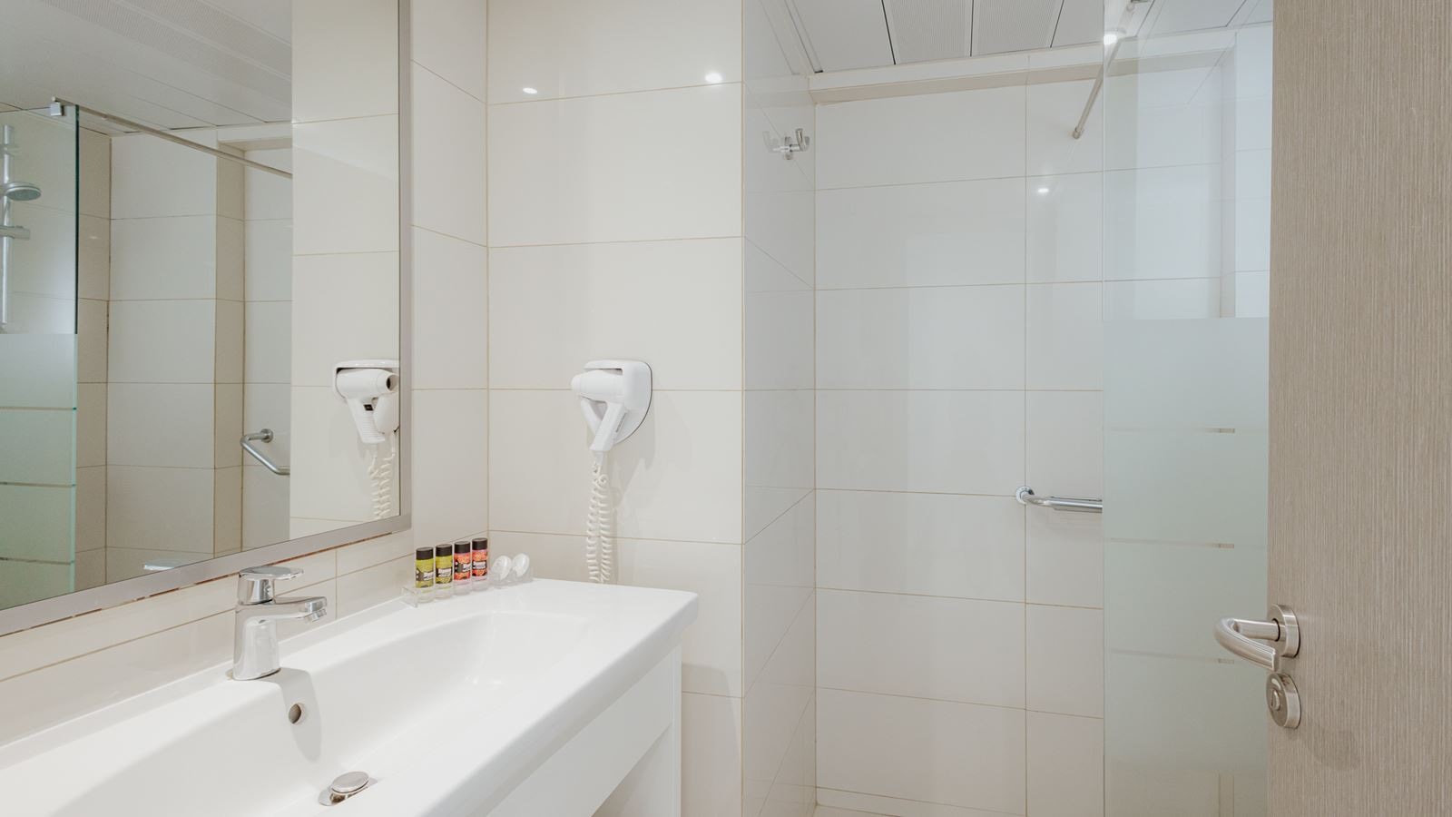 rooms-twin-inland-view